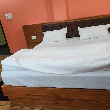 Pithorāgarh Hotel Rishabh And Banquet Hall מראה חיצוני תמונה