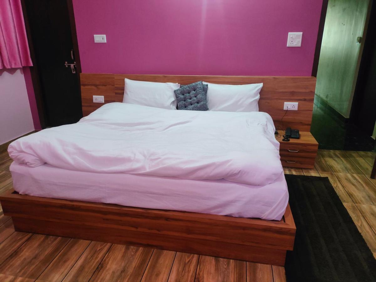 Pithorāgarh Hotel Rishabh And Banquet Hall מראה חיצוני תמונה
