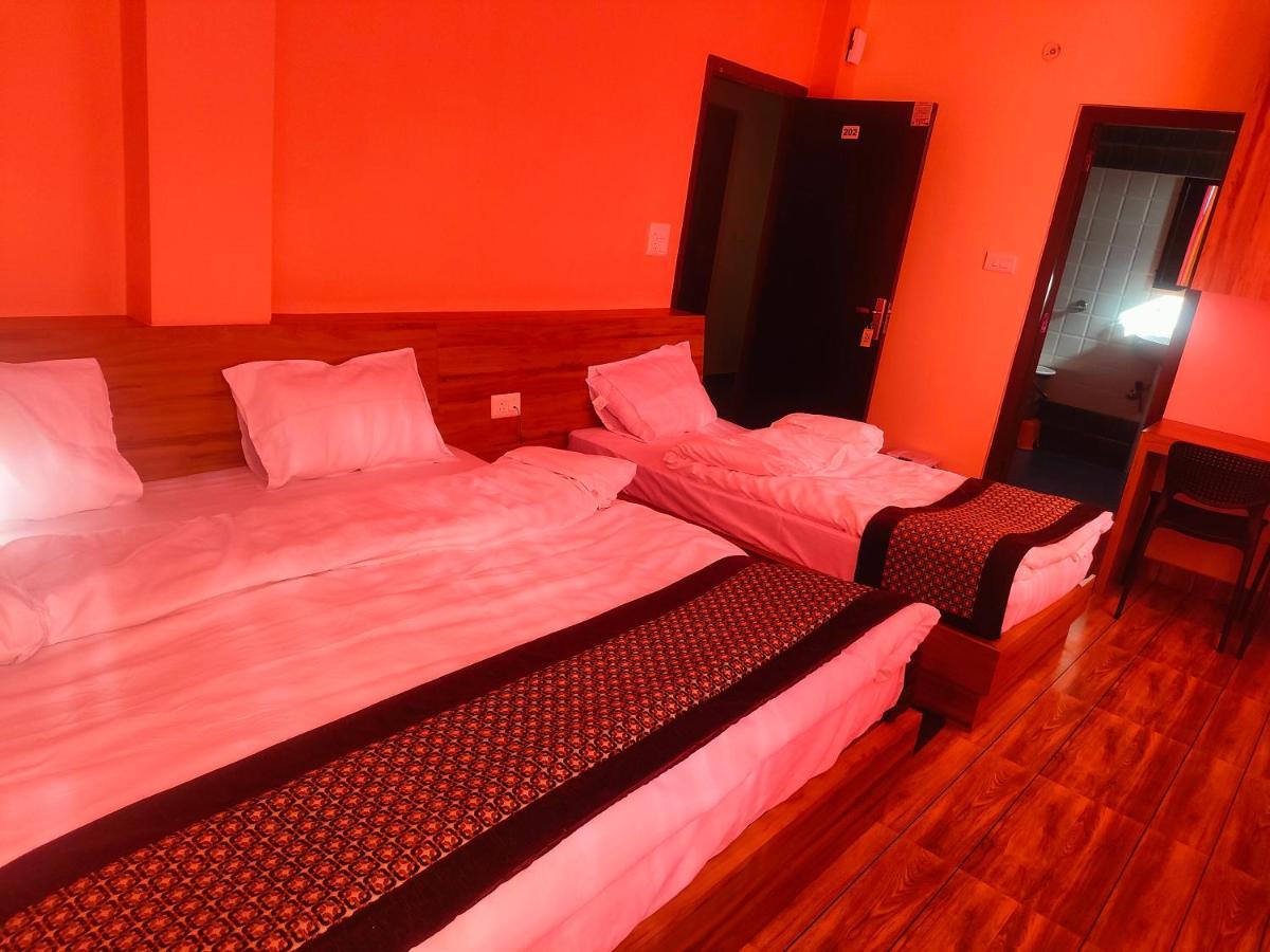 Pithorāgarh Hotel Rishabh And Banquet Hall מראה חיצוני תמונה