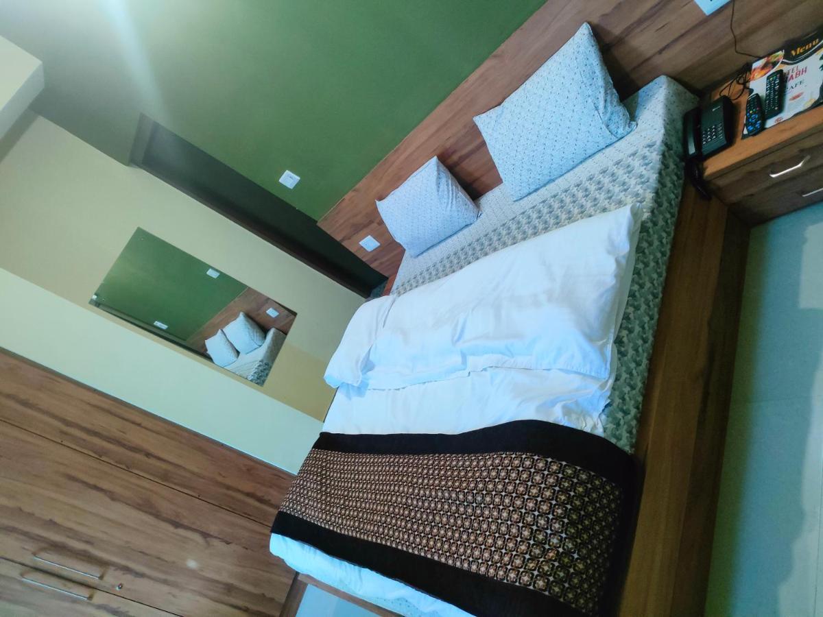 Pithorāgarh Hotel Rishabh And Banquet Hall מראה חיצוני תמונה
