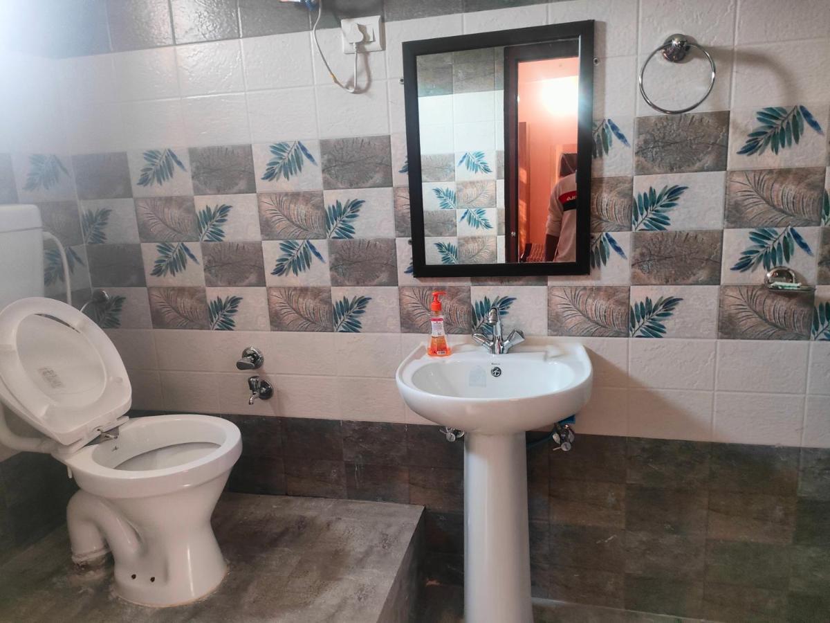 Pithorāgarh Hotel Rishabh And Banquet Hall מראה חיצוני תמונה
