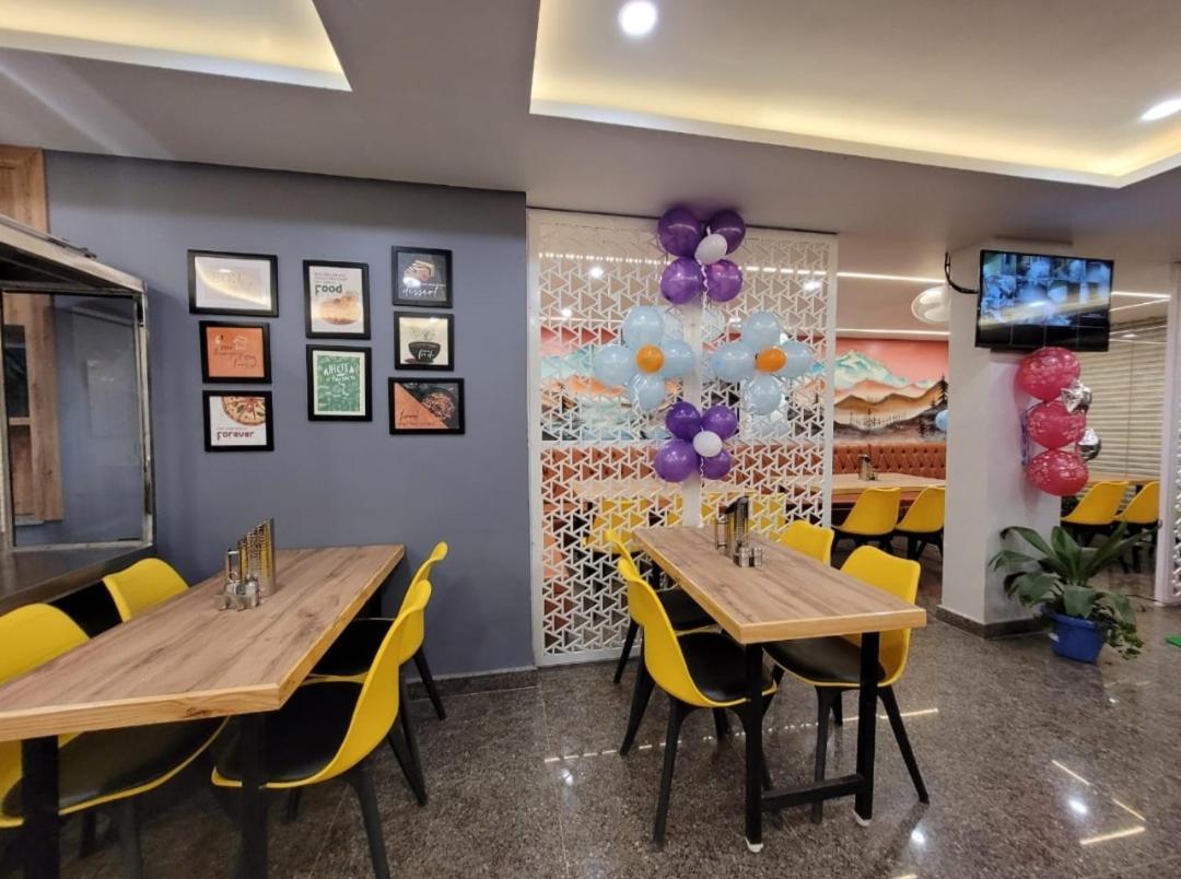 Pithorāgarh Hotel Rishabh And Banquet Hall מראה חיצוני תמונה