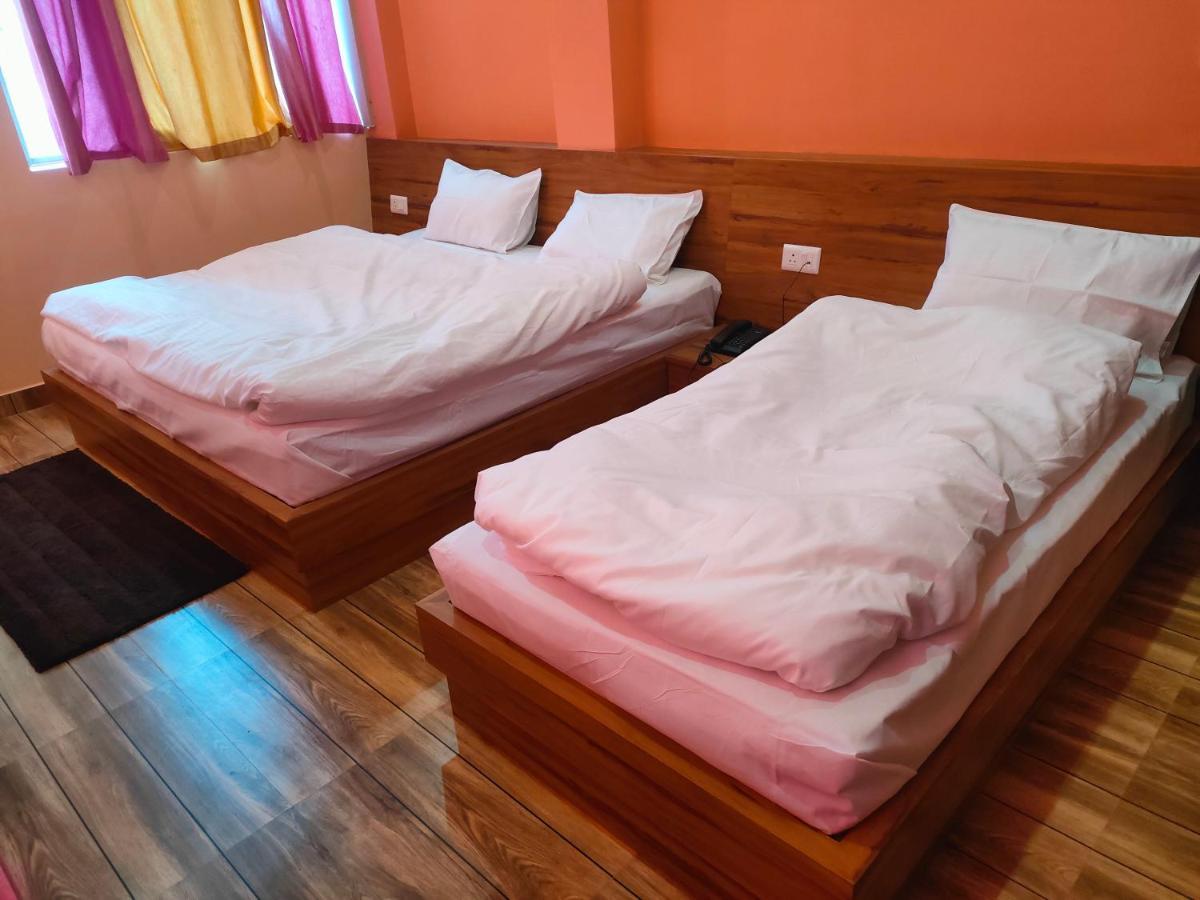 Pithorāgarh Hotel Rishabh And Banquet Hall מראה חיצוני תמונה