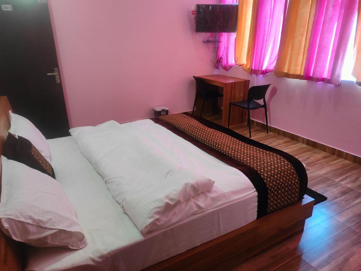 Pithorāgarh Hotel Rishabh And Banquet Hall מראה חיצוני תמונה