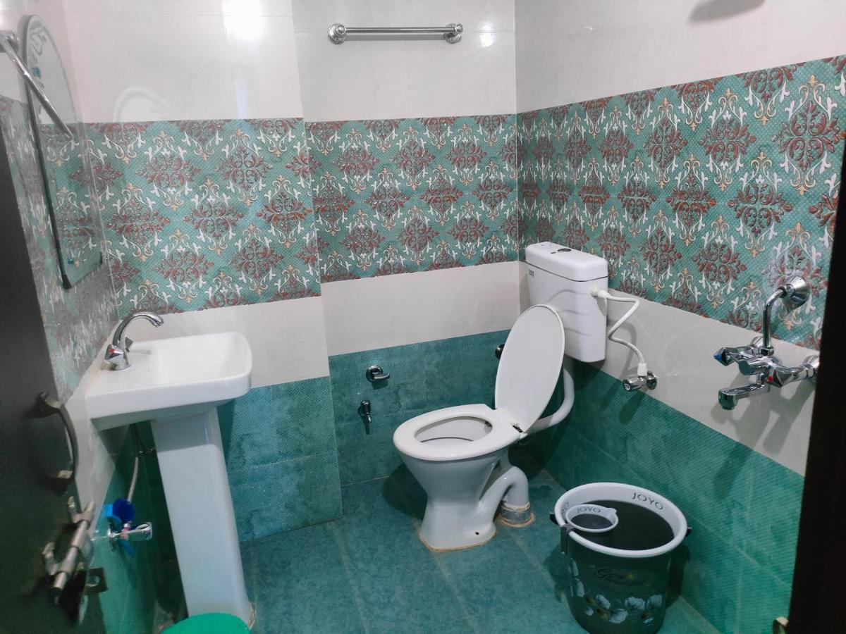 Pithorāgarh Hotel Rishabh And Banquet Hall מראה חיצוני תמונה